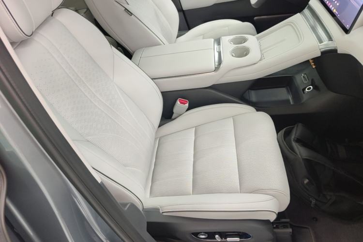 Used XPeng X9 2026 Model—Range-Extended Version 1602 Ultra Right Front Seat