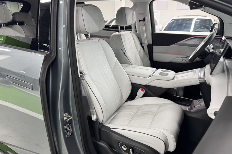 Used XPeng X9 2026 Model—Range-Extended Version 1602 Ultra Right Front Seat