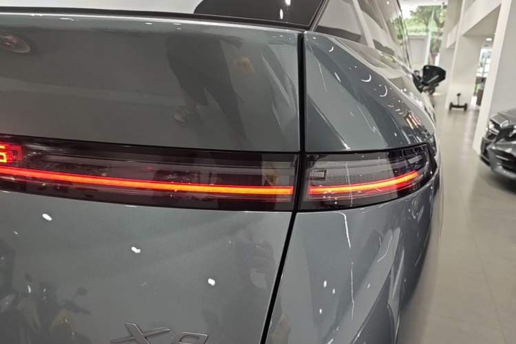 Used XPeng X9 2026 Model—Range-Extended Version 1602 Ultra Right Rear Taillight