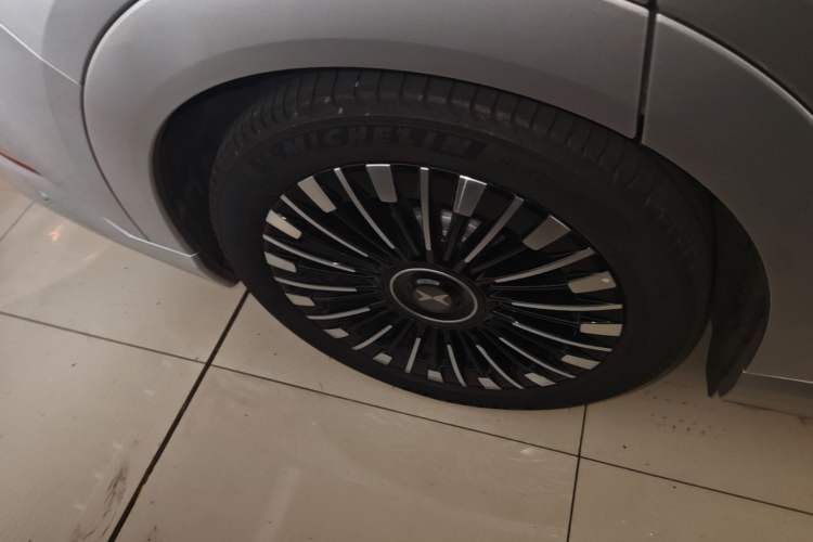 Used XPeng X9 2026 Model—Range-Extended Version 1602 Ultra Right Rear Wheel Hub