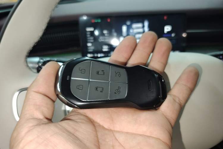 Used XPeng X9 2026 Model—Range-Extended Version 1602 Ultra Vehicle Key