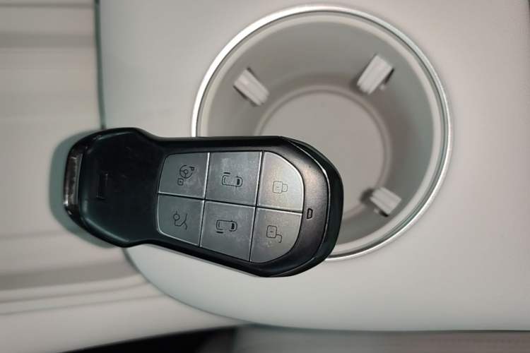 Used XPeng X9 2026 Model—Range-Extended Version 1602 Ultra Vehicle Key