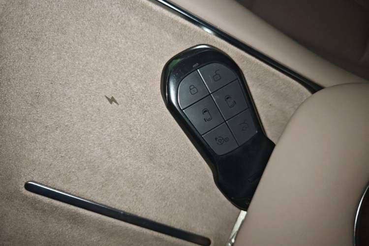 Used XPeng X9 2026 Model—Range-Extended Version 1602 Ultra Vehicle Key