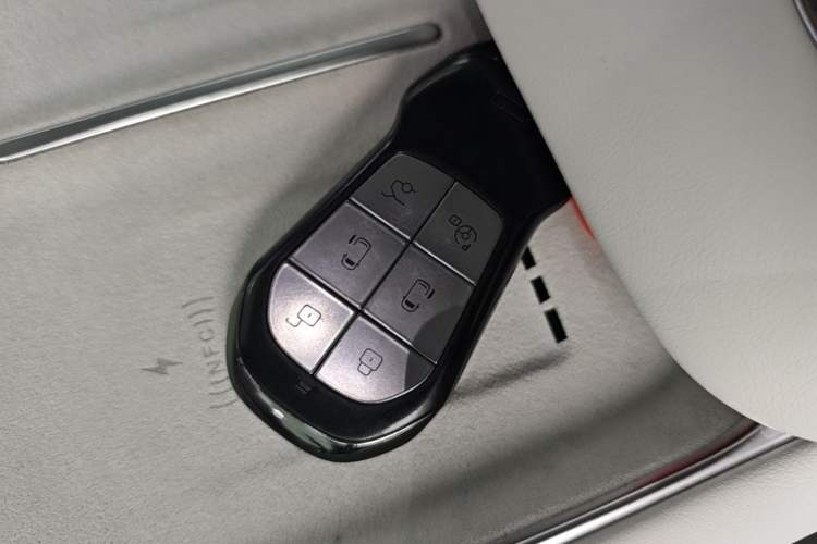 Used XPeng X9 2026 Model—Range-Extended Version 1602 Ultra Vehicle Key
