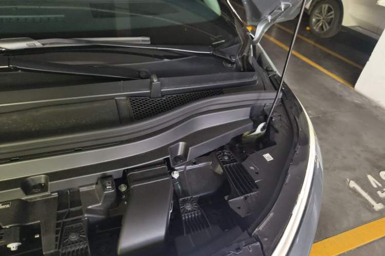 Used XPeng X9 2026 Model—Range-Extended Version 1602 Ultra Engine Bay Left