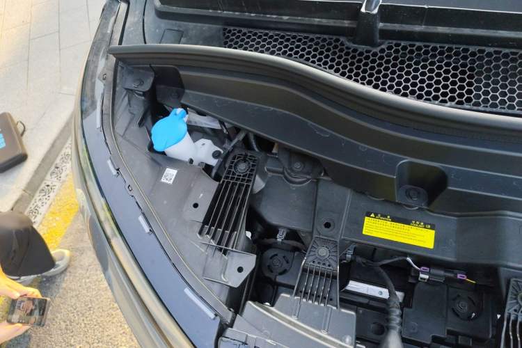 Used XPeng X9 2026 Model—Range-Extended Version 1602 Ultra Engine Bay Right