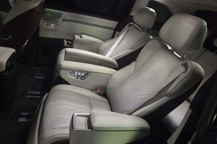 Used XPeng X9 2026 Model—Range-Extended Version 1602 Ultra Left Rear Seat
