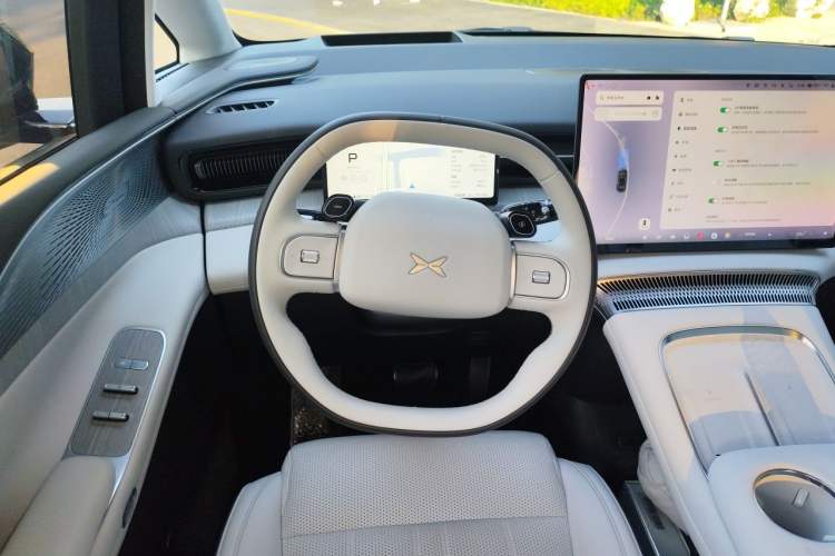 Used XPeng X9 2026 Model—Range-Extended Version 1602 Ultra Steering Wheel