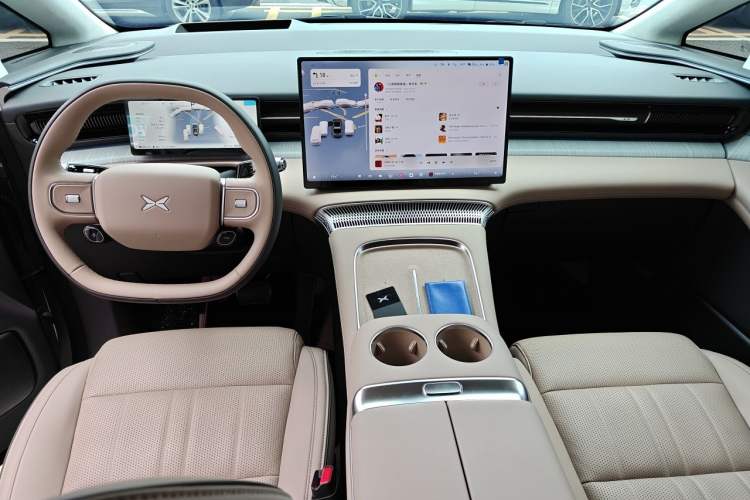 Used XPeng X9 2026 Model—Range-Extended Version 1602 Max Center Console