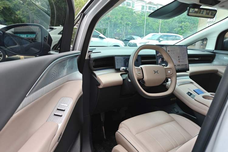 Used XPeng X9 2026 Model—Range-Extended Version 1602 Max Driver Seat