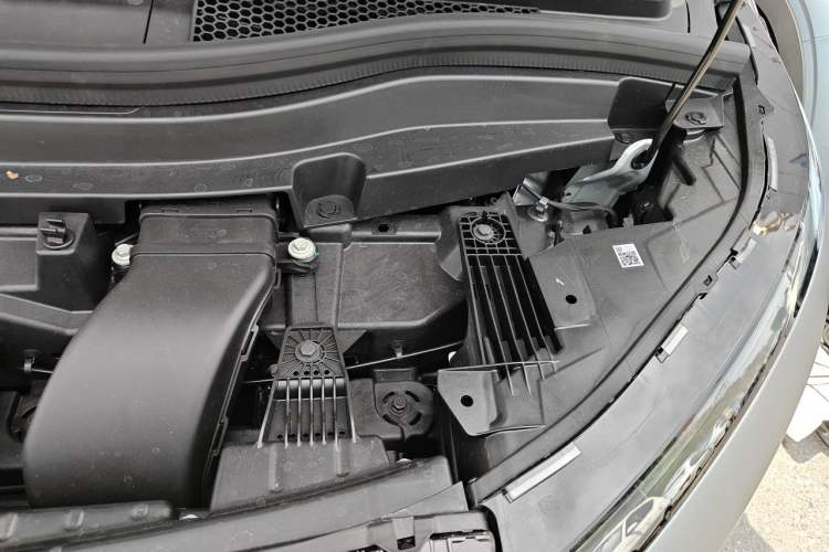 Used XPeng X9 2026 Model—Range-Extended Version 1602 Max Engine Bay Left