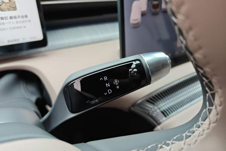 Used XPeng X9 2026 Model—Range-Extended Version 1602 Max Gear Lever