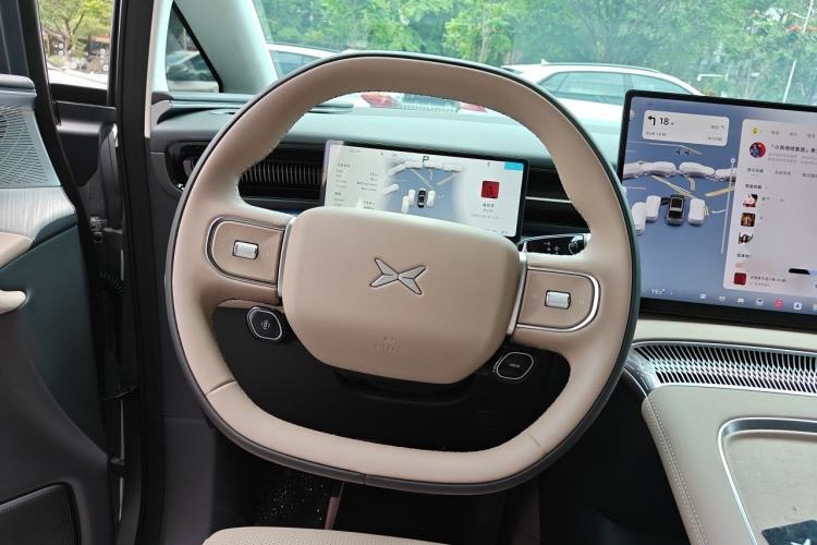 Used XPeng X9 2026 Model—Range-Extended Version 1602 Max Steering Wheel