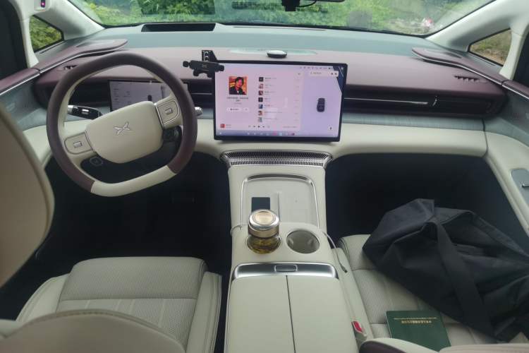 Used XPeng X9 2026 Model Pure Electric 710 Four-Wheel Drive Ultra Center Console