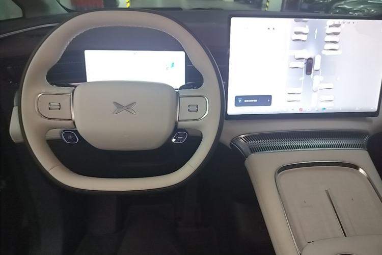 Used XPeng X9 2026 Model Pure Electric 710 Four-Wheel Drive Ultra Center Console