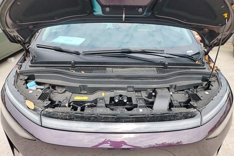 Used XPeng X9 2026 Model—Range-Extended Version 1602 Ultra Engine Bay