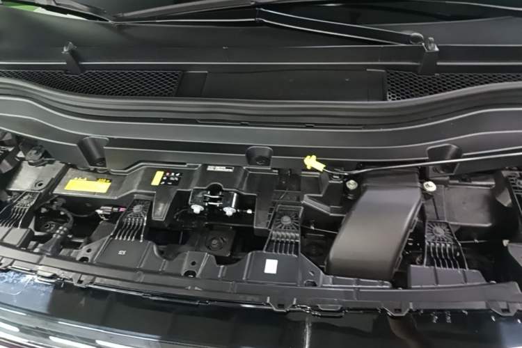 Used XPeng X9 2026 Model—Range-Extended Version 1602 Ultra Engine Bay