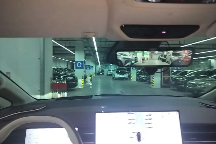Used XPeng X9 2026 Model Pure Electric 710 Four-Wheel Drive Ultra Headliner