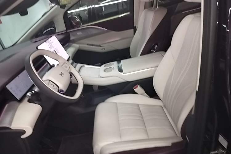 Used XPeng X9 2026 Model Pure Electric 710 Four-Wheel Drive Ultra Left Front Seat