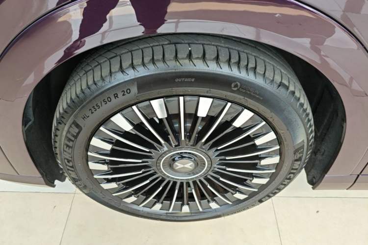 Used XPeng X9 2026 Model—Range-Extended Version 1602 Ultra Left Front Wheel Hub