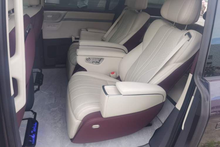 Used XPeng X9 2026 Model Pure Electric 710 Four-Wheel Drive Ultra Left Rear Seat