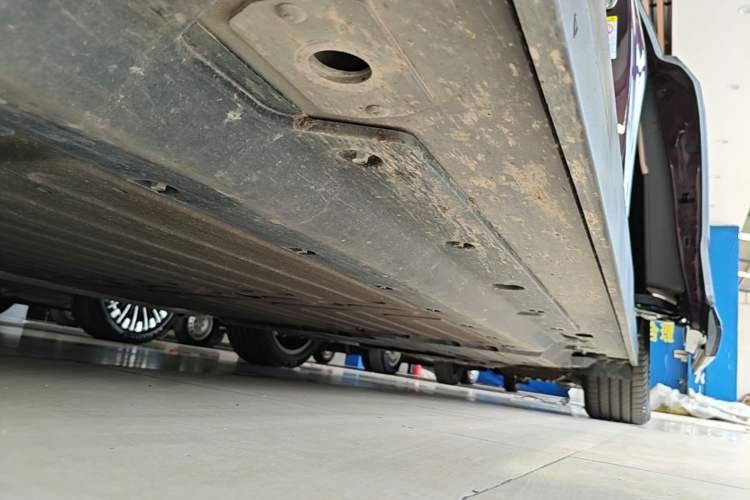 Used XPeng X9 2026 Model—Range-Extended Version 1602 Ultra Left Side Sill