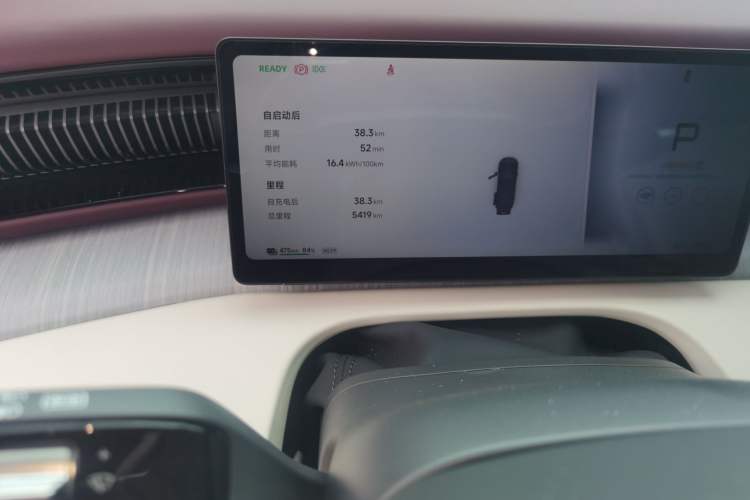 Used XPeng X9 2026 Model Pure Electric 710 Four-Wheel Drive Ultra Odometer Close Up