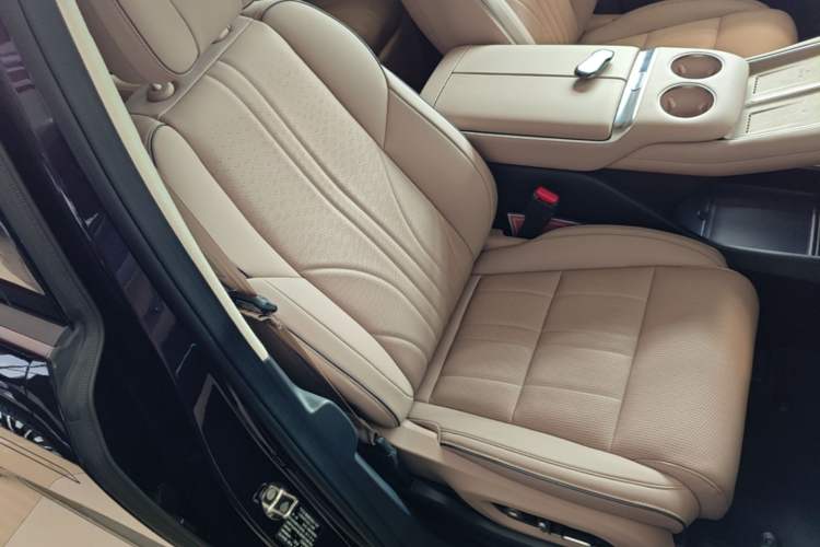 Used XPeng X9 2026 Model—Range-Extended Version 1602 Ultra Right Front Seat