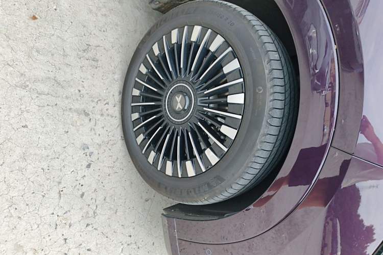 Used XPeng X9 2026 Model—Range-Extended Version 1602 Ultra Right Front Wheel Hub
