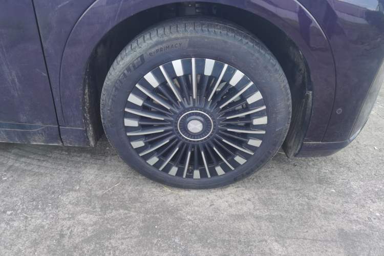 Used XPeng X9 2026 Model Pure Electric 710 Four-Wheel Drive Ultra Right Front Wheel Hub