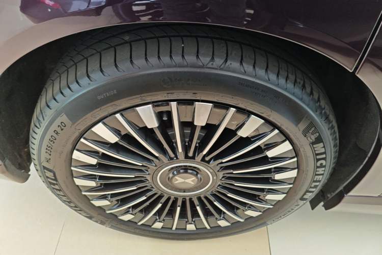 Used XPeng X9 2026 Model—Range-Extended Version 1602 Ultra Right Rear Wheel Hub
