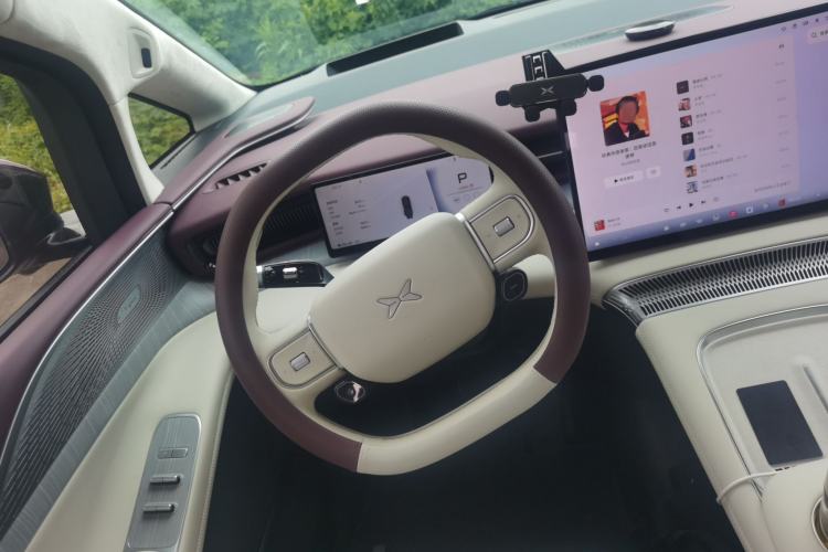 Used XPeng X9 2026 Model Pure Electric 710 Four-Wheel Drive Ultra Steering Wheel
