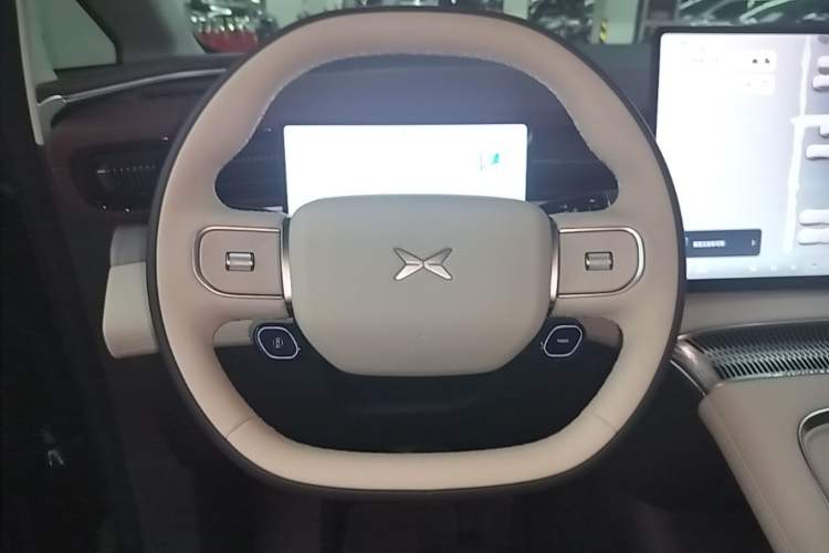 Used XPeng X9 2026 Model Pure Electric 710 Four-Wheel Drive Ultra Steering Wheel