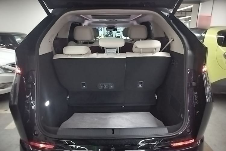 Used XPeng X9 2026 Model Pure Electric 710 Four-Wheel Drive Ultra Trunk