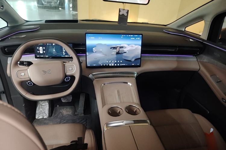 Used XPeng X9 2026 Model—Range-Extended Version 1602 Max Center Console