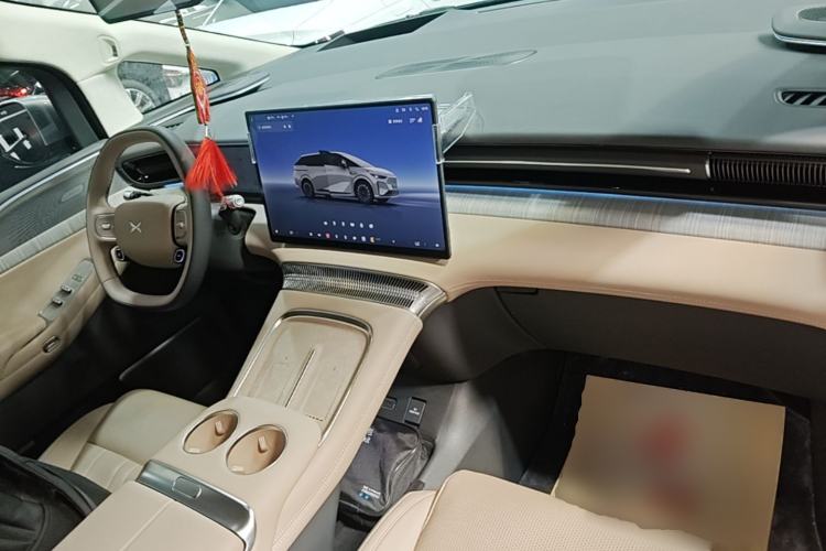 Used XPeng X9 2026 Model—Range-Extended Version 1602 Ultra Center Console