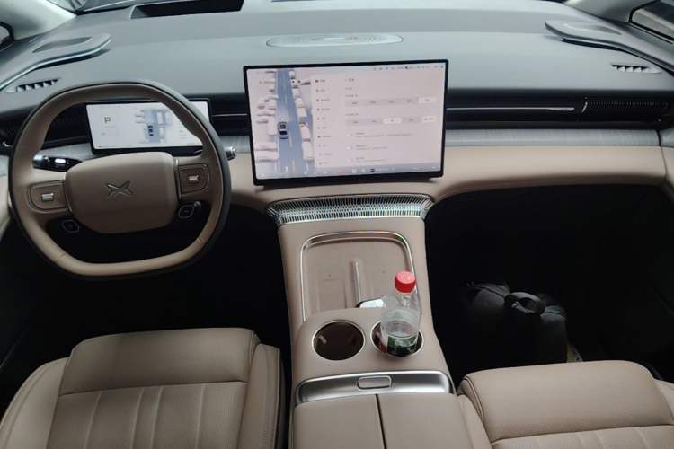 Used XPeng X9 2026 Model—Range-Extended Version 1602 Max Center Console