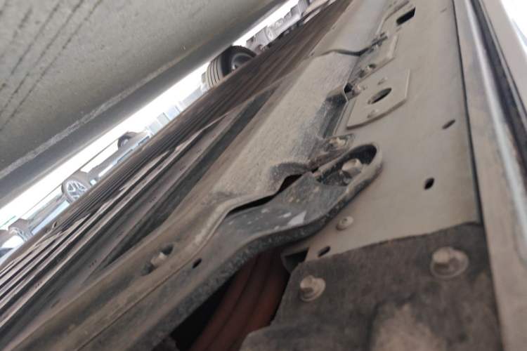 Used XPeng X9 2026 Model—Range-Extended Version 1602 Ultra Chassis Rear Left