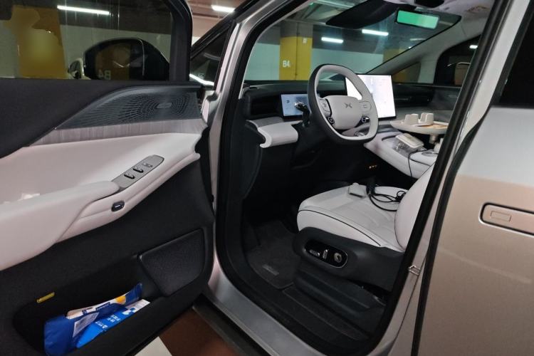Used XPeng X9 2026 Model—Range-Extended Version 1602 Max Driver Seat