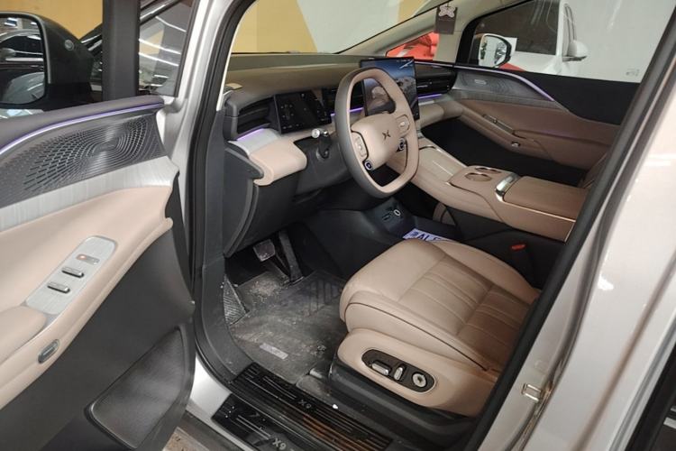 Used XPeng X9 2026 Model—Range-Extended Version 1602 Max Driver Seat