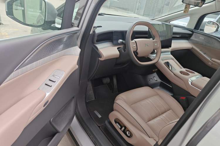 Used XPeng X9 2026 Model—Range-Extended Version 1602 Ultra Driver Seat