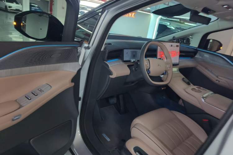 Used XPeng X9 2026 Model—Range-Extended Version 1602 Max Driver Seat