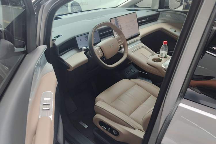 Used XPeng X9 2026 Model—Range-Extended Version 1602 Max Driver Seat