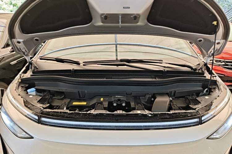 Used XPeng X9 2026 Model—Range-Extended Version 1602 Ultra Engine Bay