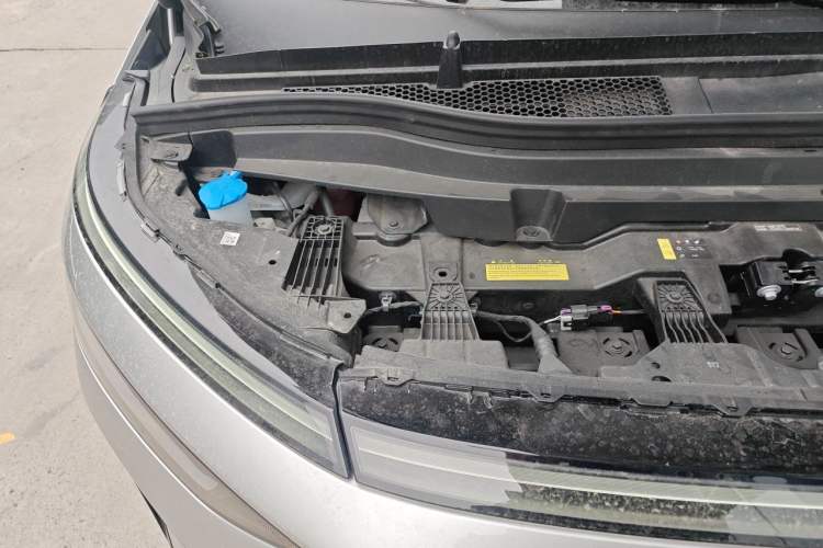 Used XPeng X9 2026 Model—Range-Extended Version 1602 Ultra Engine Bay Right