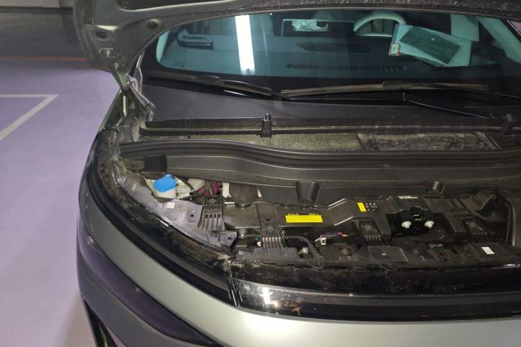 Used XPeng X9 2026 Model—Range-Extended Version 1602 Ultra Engine Bay Right