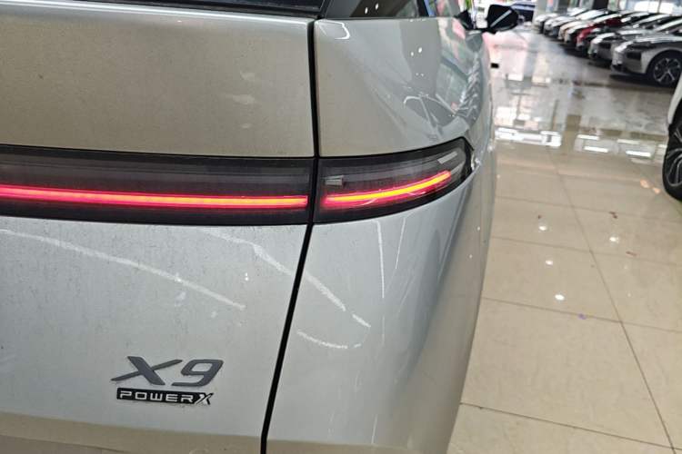 Used XPeng X9 2026 Model—Range-Extended Version 1602 Ultra Exterior 3