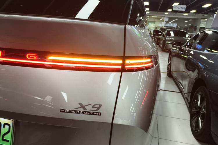 Used XPeng X9 2026 Model—Range-Extended Version 1602 Ultra Exterior 3