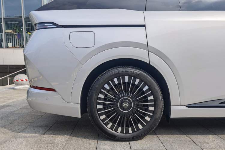 Used XPeng X9 2026 Model—Range-Extended Version 1602 Ultra Exterior 4