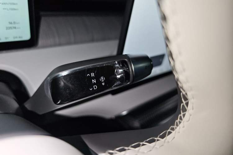 Used XPeng X9 2026 Model—Range-Extended Version 1602 Max Gear Lever